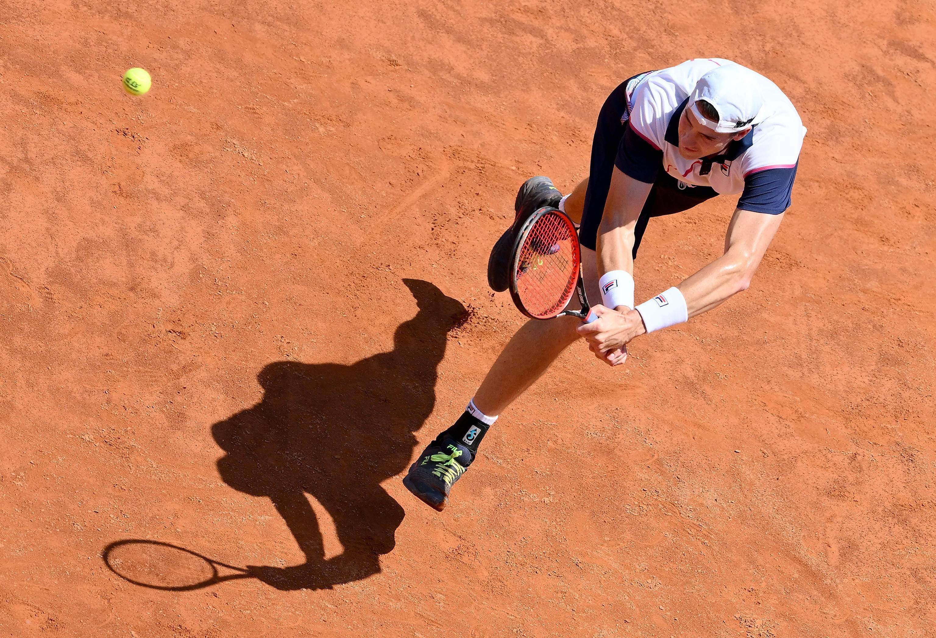 包含英国网球队血洗意大利网球队，纳达尔完成帽子戏法的词条