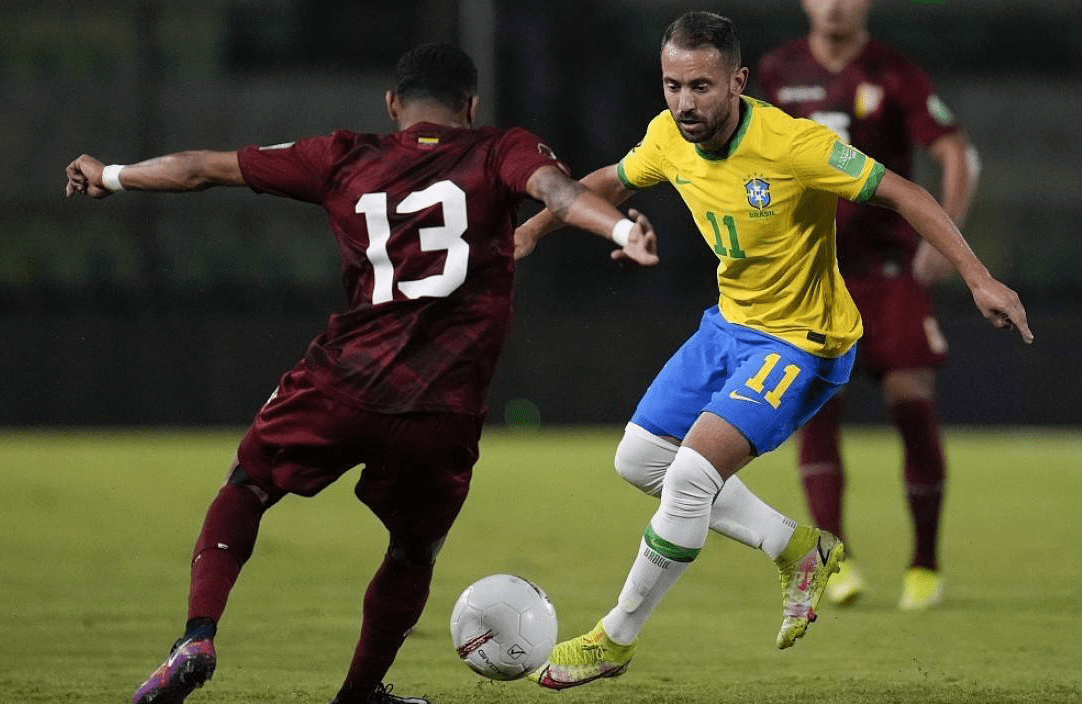 最新战报:橄榄球豪取连胜,冠军在望 最新战报:橄榄球豪取连胜,冠军在望