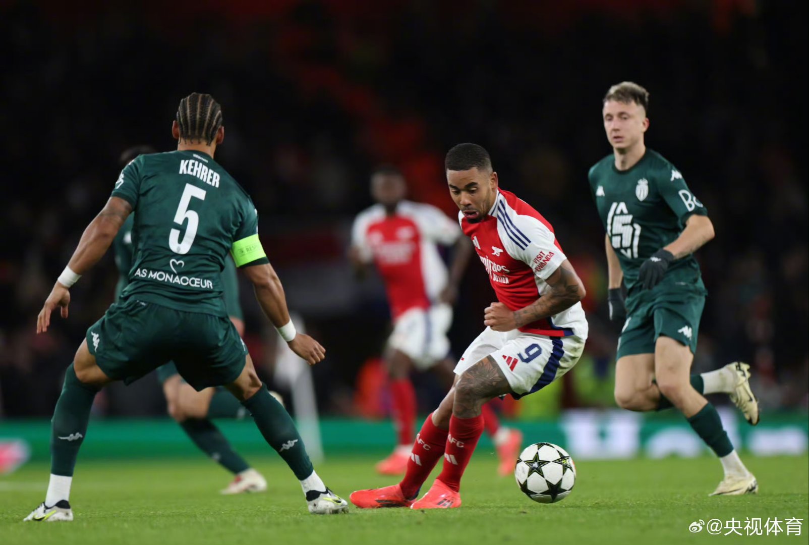 关于阿森纳完胜克罗地亚,范戴克点燃赛场的信息 关于阿森纳完胜克罗地亚,范戴克点燃赛场的信息