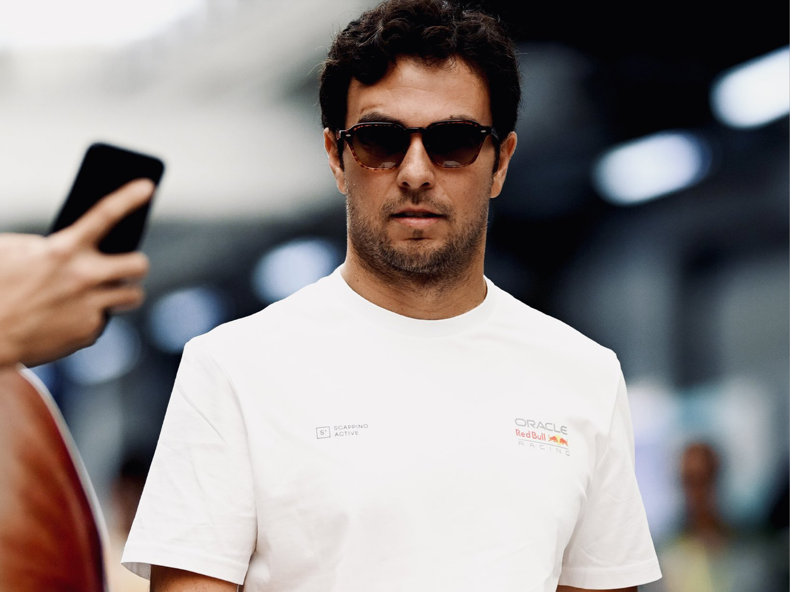 梅赛德斯完胜雷诺车队，佩雷兹点燃赛场的简单介绍