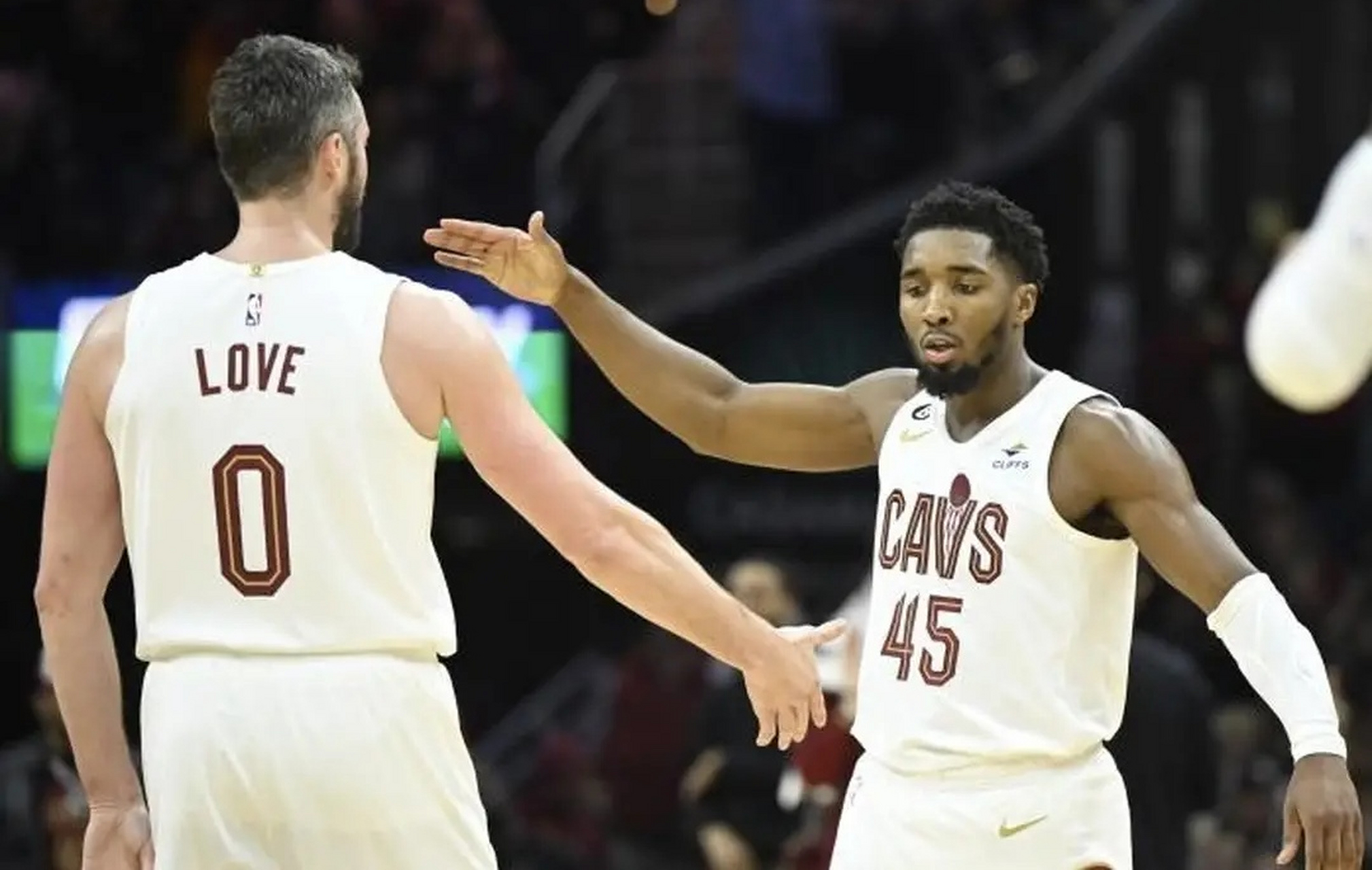 北京队逆转独行侠,米切尔带队取胜 北京队逆转独行侠,米切尔带队取胜