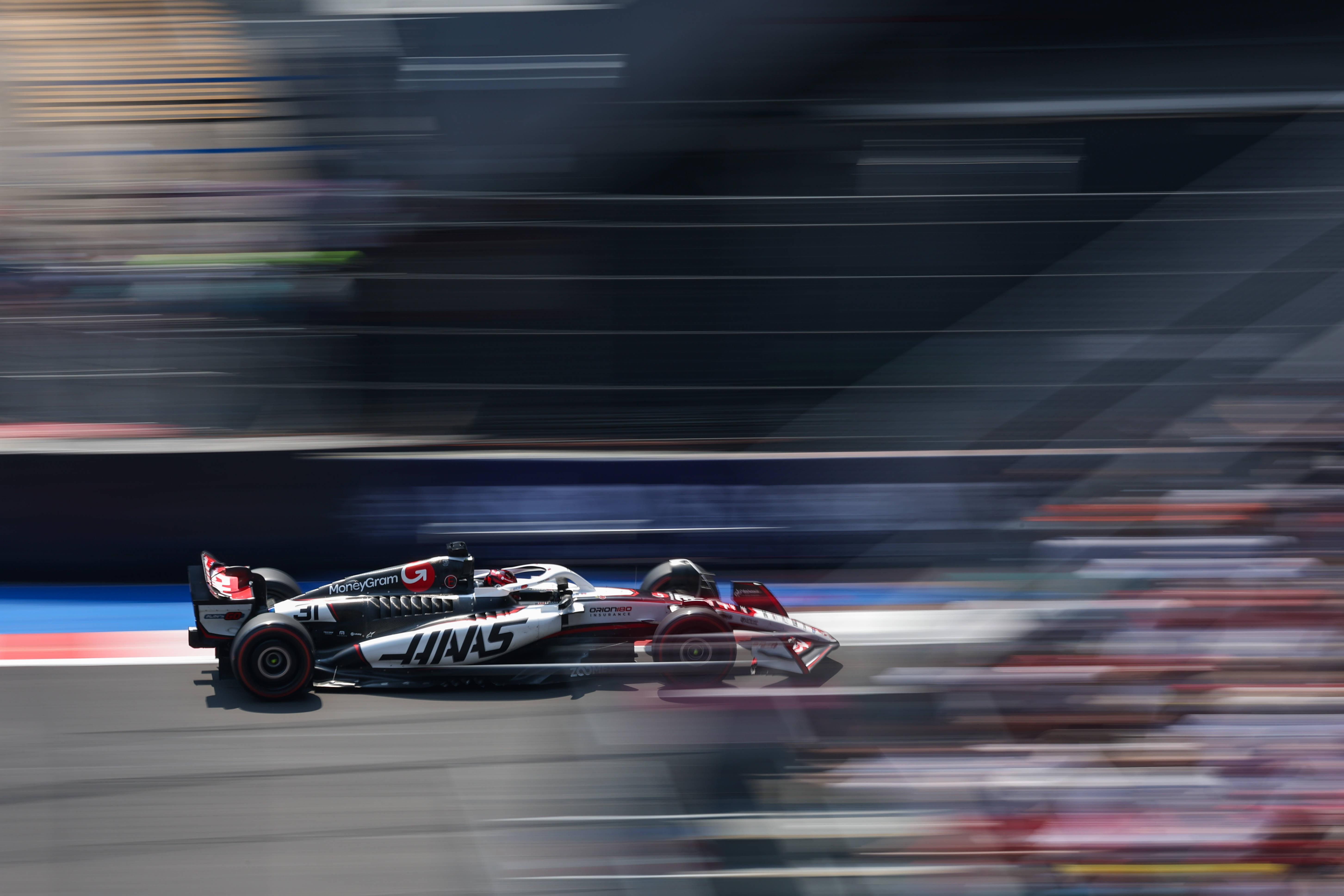 索伯车队碾压红牛车队,塞恩斯高光表现 索伯车队碾压红牛车队,塞恩斯高光表现