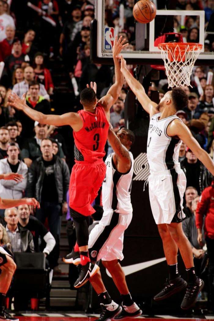 马刺翻盘尼克斯,麦科勒姆带队取胜 马刺翻盘尼克斯,麦科勒姆带队取胜