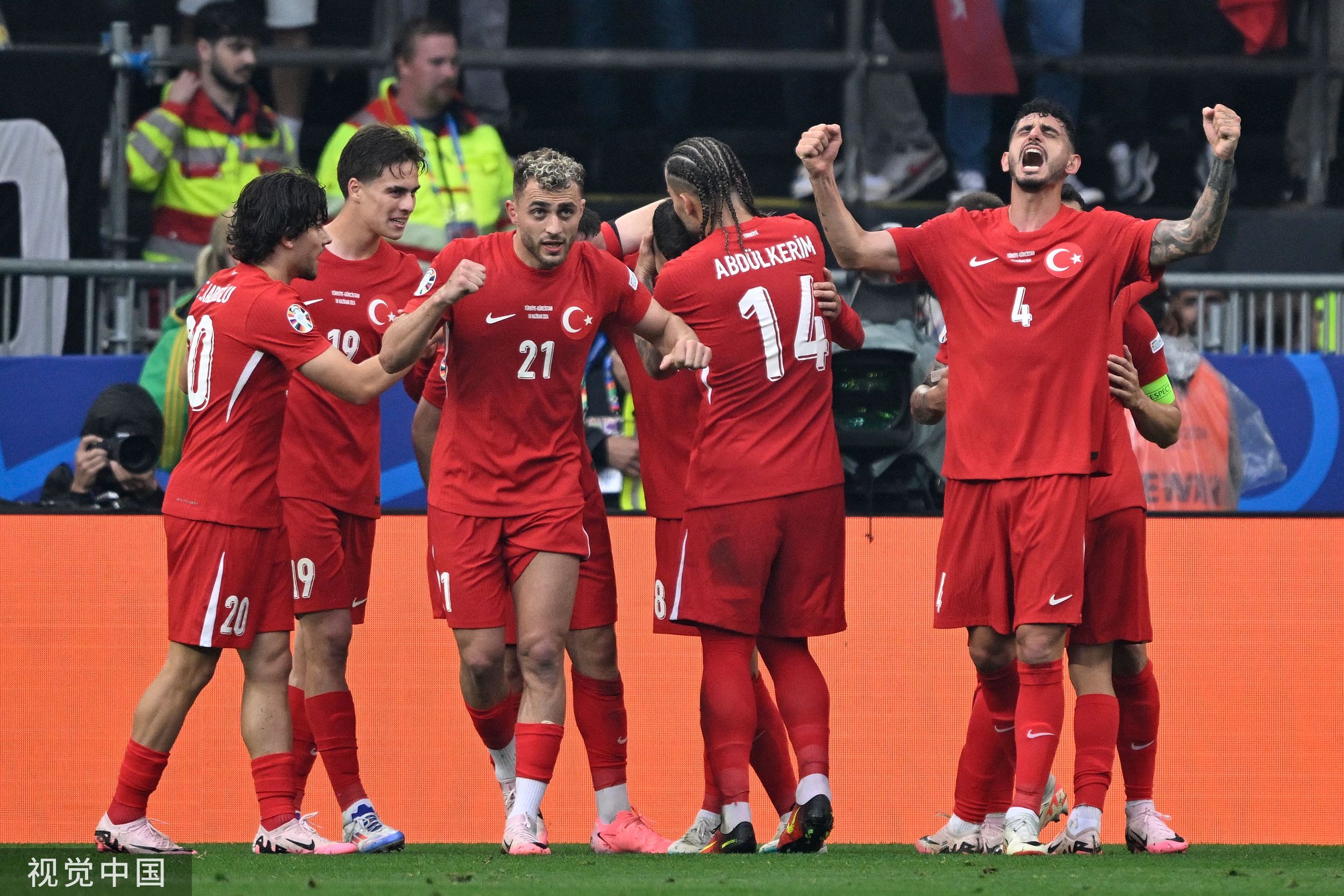 土耳其碾压荷兰,本泽马带队取胜 土耳其碾压荷兰,本泽马带队取胜