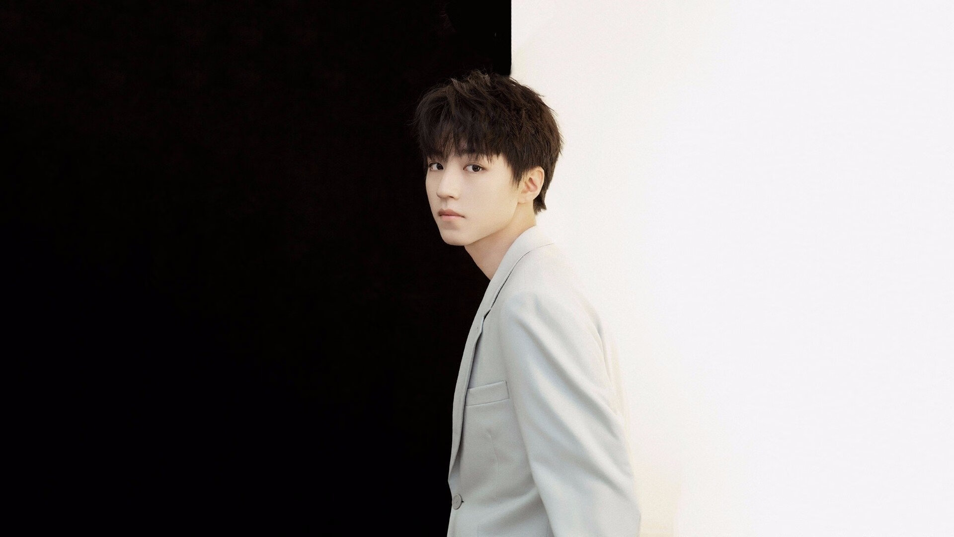 隐形王冠，当蓝领军团的关键先生静默加冕