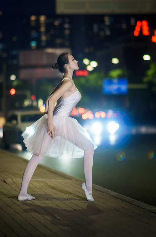 哈利伯顿的魔术，雄鹿横扫猛龙背后的篮球智慧