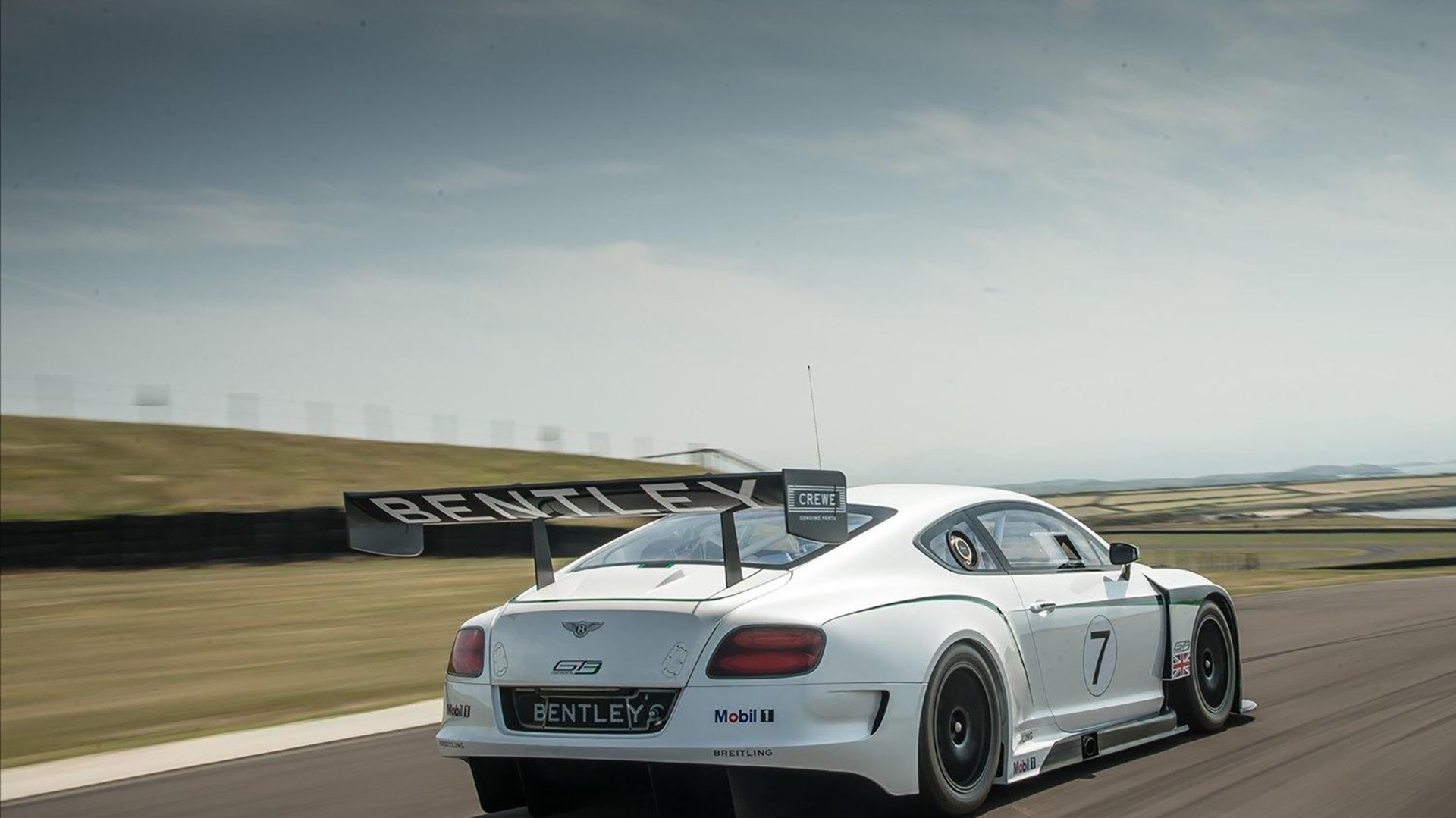 蓝色闪电与橙色火焰,体育史中两种征服方式