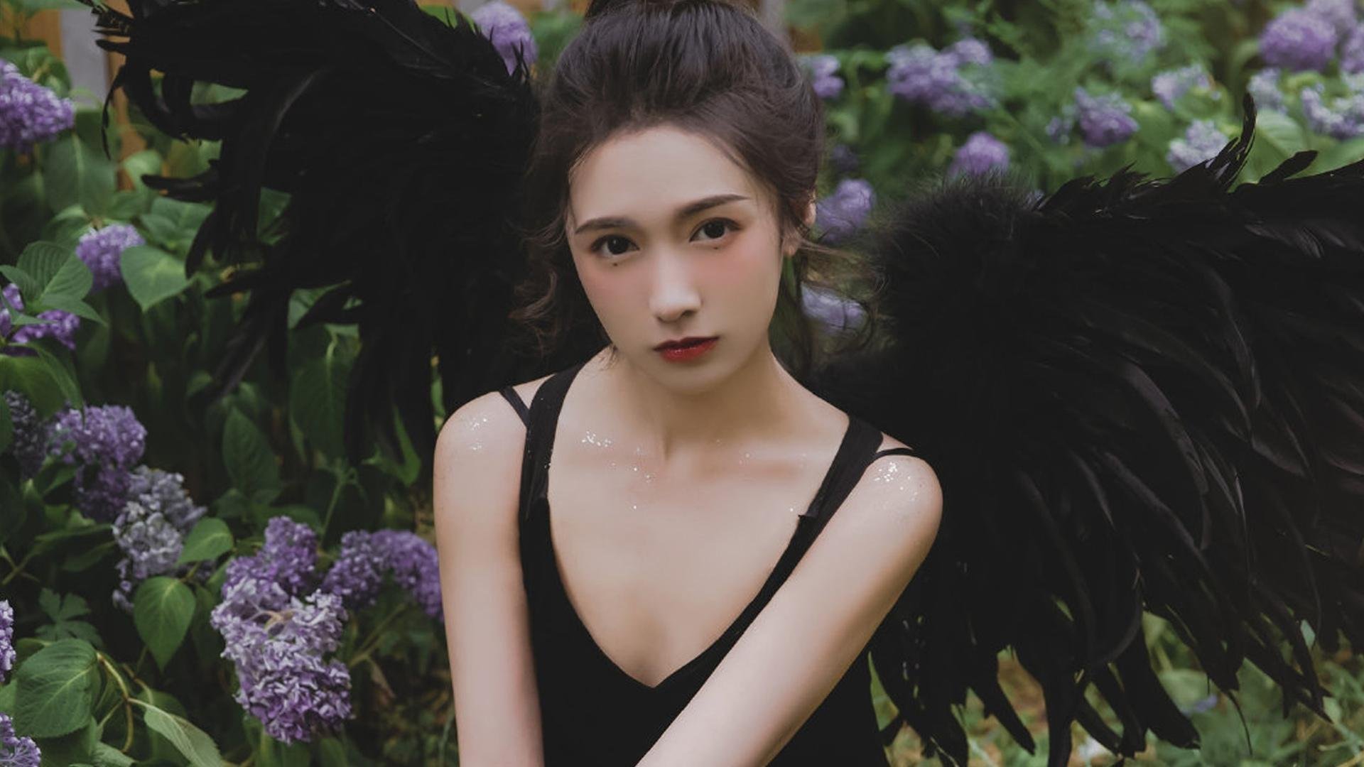 跨界对话，当篮球的字母哥踏进国家德比的足球之夜